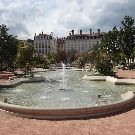 Avy Baudelaire - Bellecour Apartahotel 4*