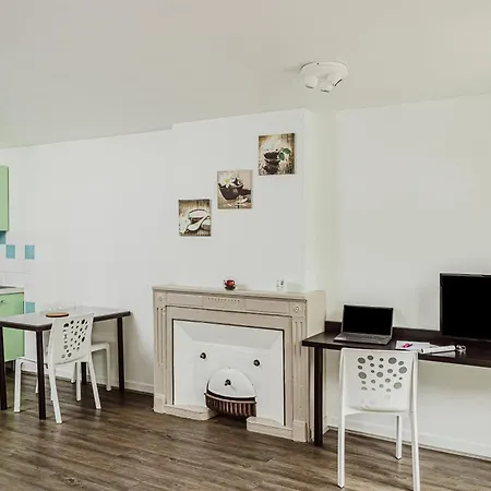 里昂白莱果广场阿维公寓式酒店 4* 里昂