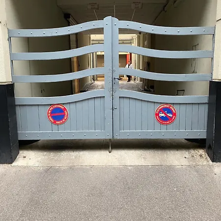 Avy Baudelaire - Bellecour Lyon