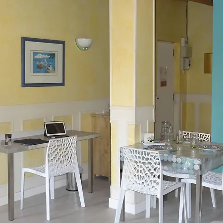 Avy Baudelaire - Bellecour Apartmanhotel
